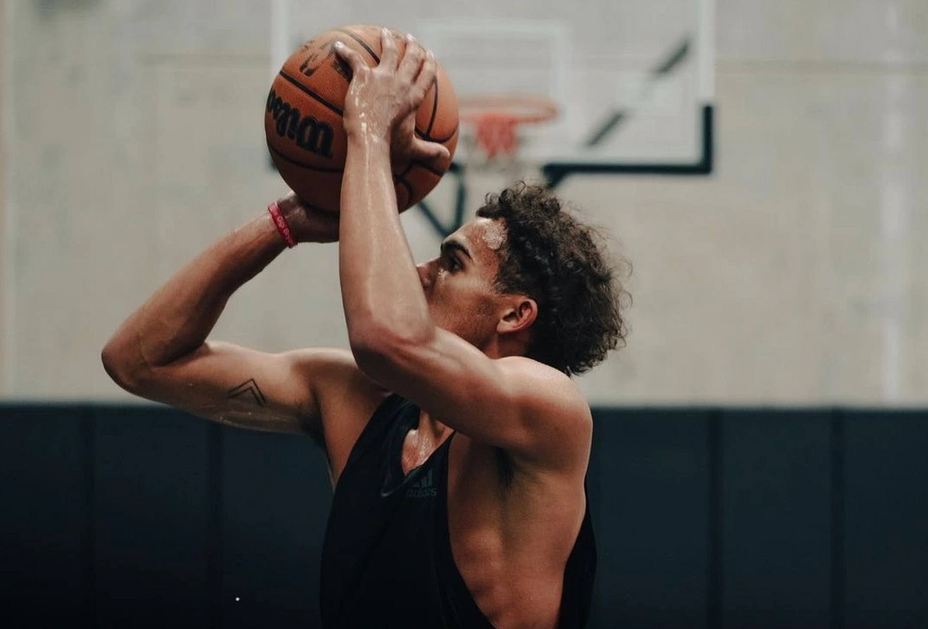 老鹰队年轻后卫异军突起，带队跻身前列