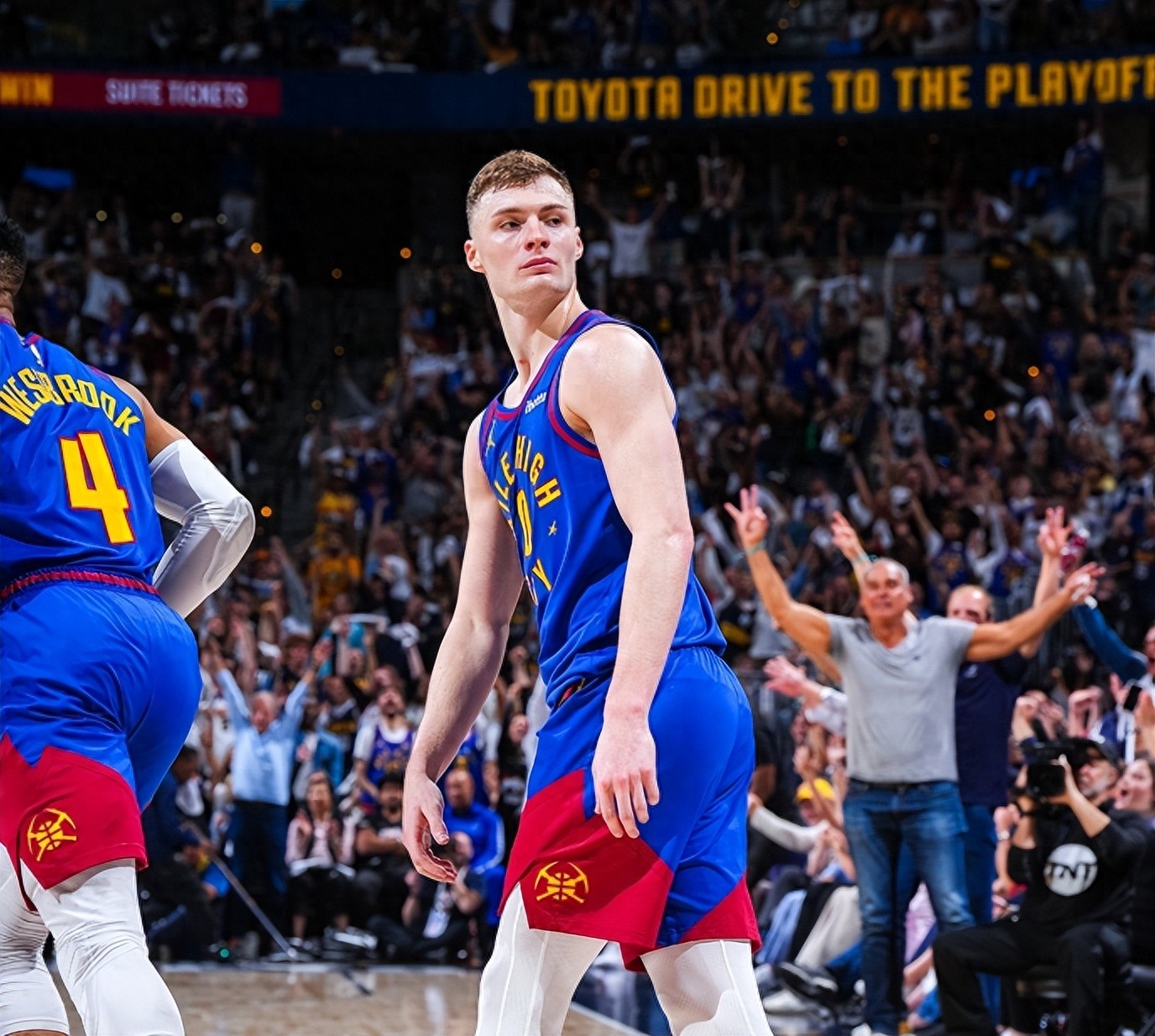 掘金力克土耳其男篮，麦科勒姆关键制胜