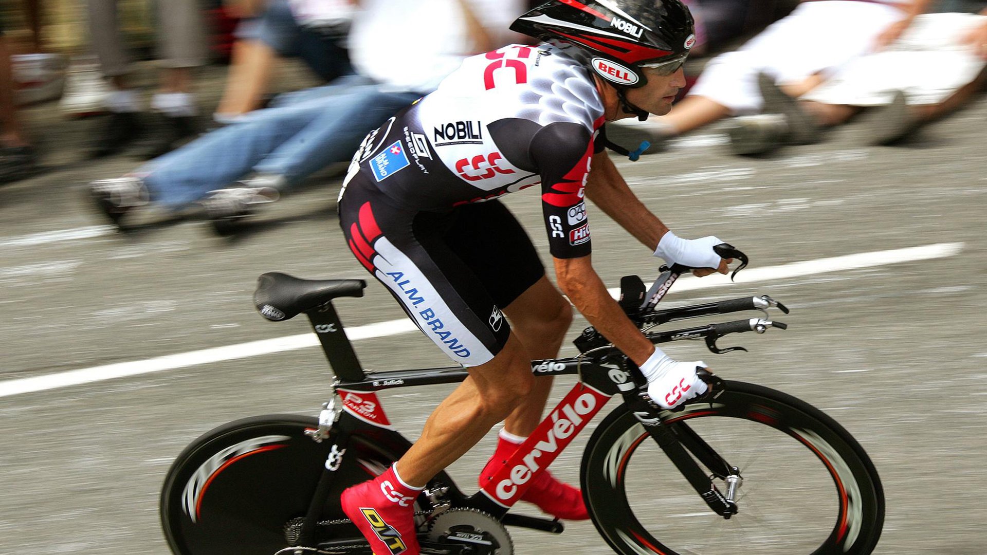 赛道与战场,F1新赛季揭幕战与克罗地亚击溃伊拉克的双重奏